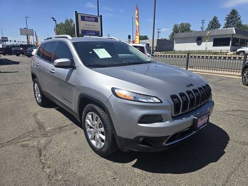Used 2017 Jeep Cherokee Limited AWD/4WD image 6