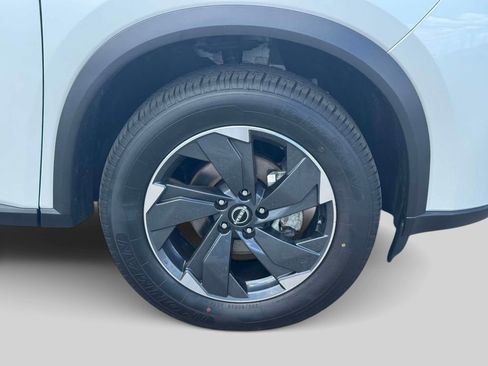 Certified 2025 Nissan Rogue SV AWD/4WD image 8