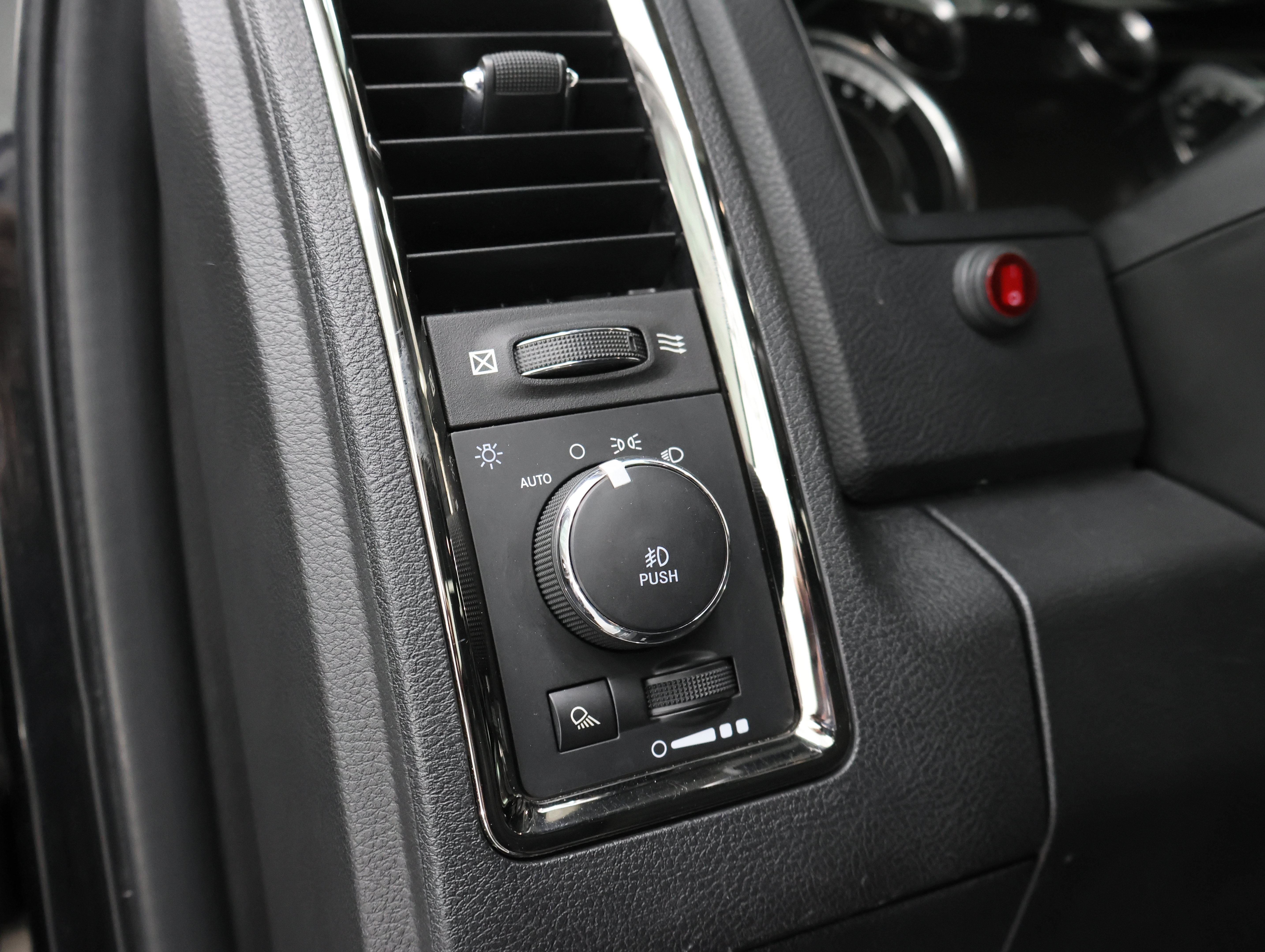 Used 2018 RAM 2500 Big Horn w/ Sport Appearance Group AWD/4WD image 41