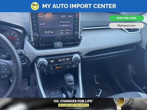 Used 2022 Toyota RAV4 XLE w/ Convenience Package image 10