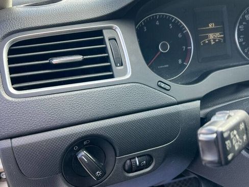 Used 2014 Volkswagen Jetta SE image 18
