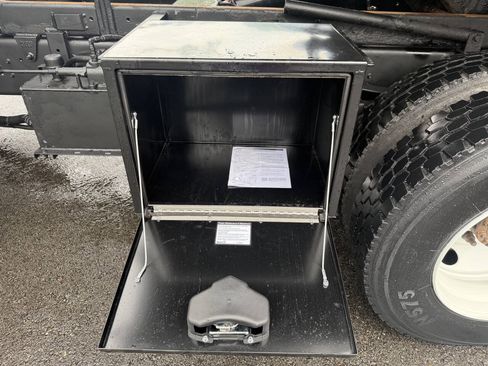 Used 2017 Ford F650 2WD SuperCab Super Duty image 11