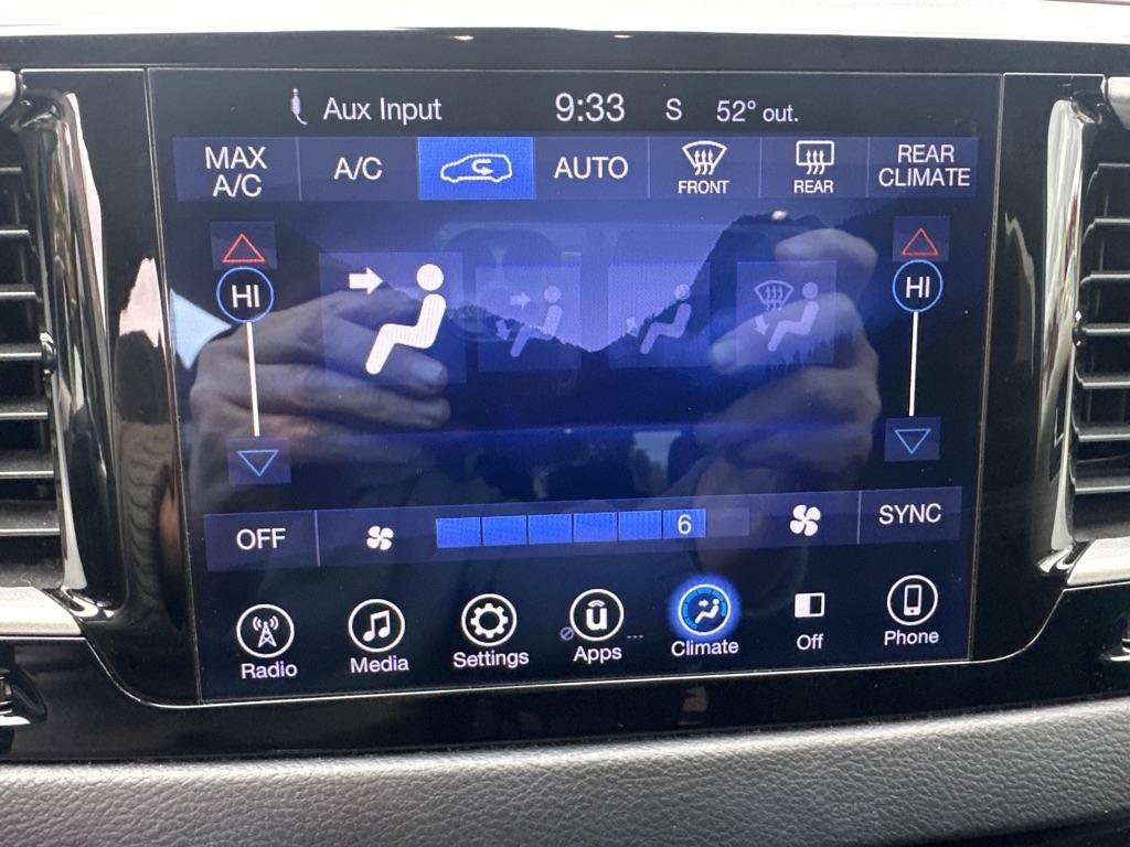 Used 2017 Chrysler Pacifica Touring Plus w/ Tire & Wheel Group FWD image 34