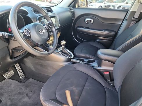 Used 2018 Kia Soul Base w/ Convenience Package image 12