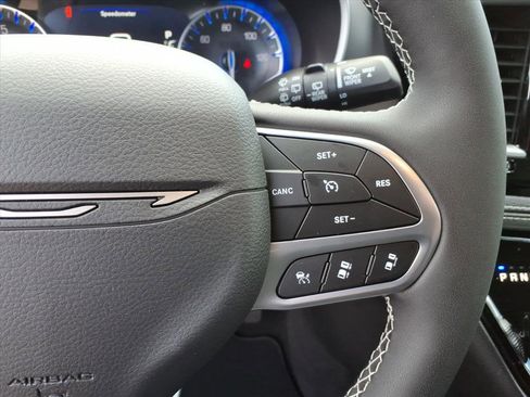 New 2027 Chrysler Pacifica Select AWD/4WD image 25