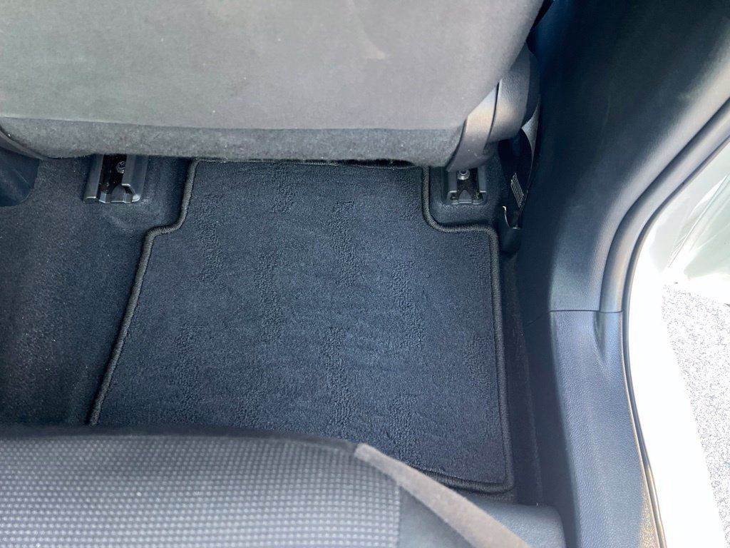 Used 2021 Toyota Prius L Eco FWD image 19