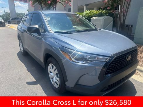 Used 2025 Toyota Corolla Cross L FWD image 3