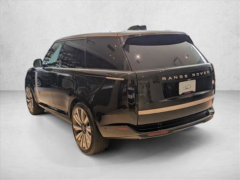 Used 2025 Land Rover Range Rover SV image 8