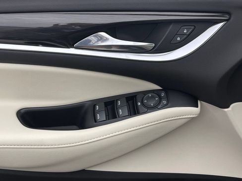 Used 2023 Buick Enclave Essence FWD image 16