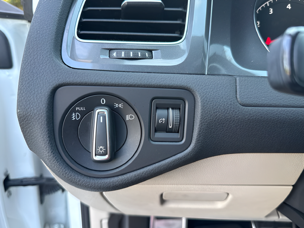 Used 2017 Volkswagen Golf Alltrack AWD/4WD image 28