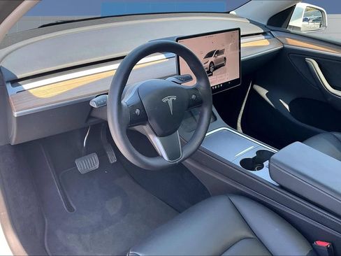 Used 2023 Tesla Model Y Long Range AWD/4WD image 17