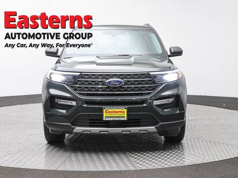 Used 2022 Ford Explorer XLT w/ Equipment Group 202A AWD/4WD image 2