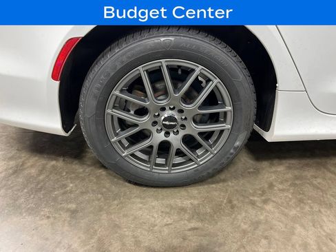 Used 2015 Chrysler 200 Limited w/ Convenience Group FWD image 9
