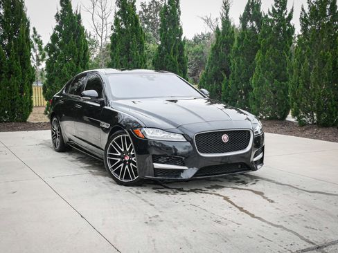 Used 2018 Jaguar XF R-Sport image 2
