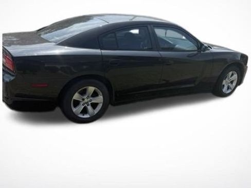 Used 2011 Dodge Charger SE RWD image 3