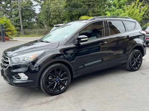 Used 2017 Ford Escape Titanium AWD/4WD image 4