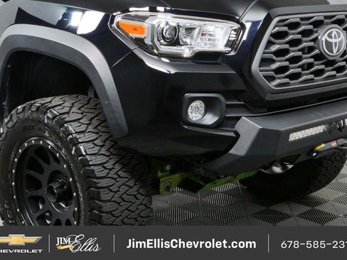 Used 2022 Toyota Tacoma TRD Off-Road w/ Technology Package AWD/4WD image 33
