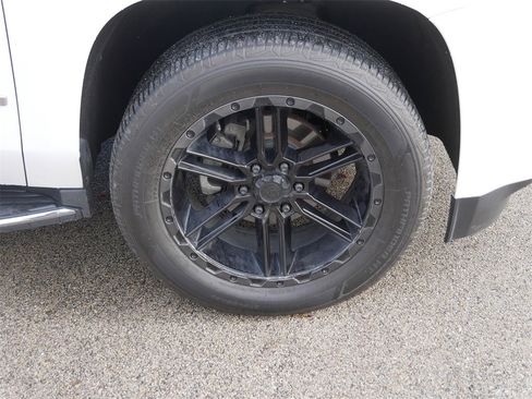 Used 2017 GMC Yukon Denali image 9