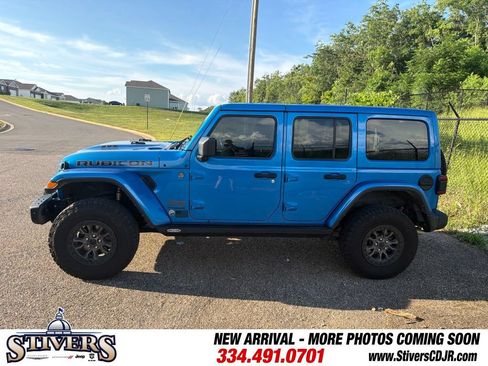 Used 2022 Jeep Wrangler Unlimited Rubicon w/ Dual Top Group AWD/4WD image 10