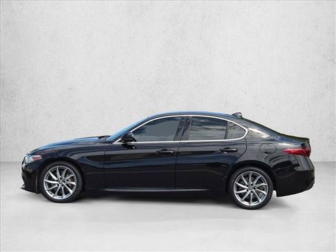 Used 2018 Alfa Romeo Giulia RWD image 9