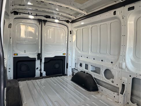 Used 2024 Ford Transit 250 148 Medium Roof RWD image 33