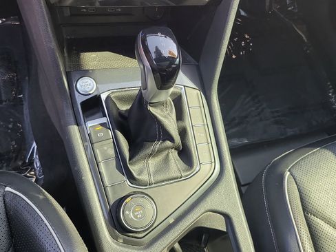 Used 2022 Volkswagen Tiguan SEL R-Line image 28