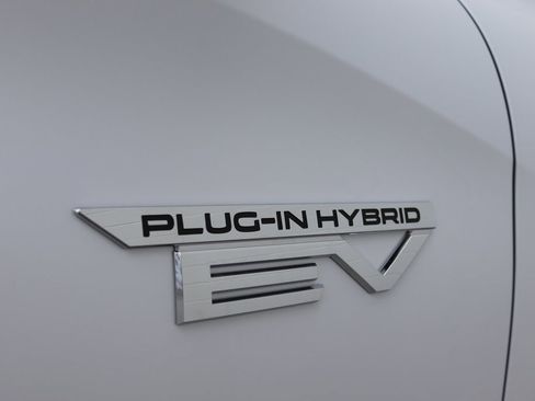 New 2025 Mitsubishi Outlander SE image 7