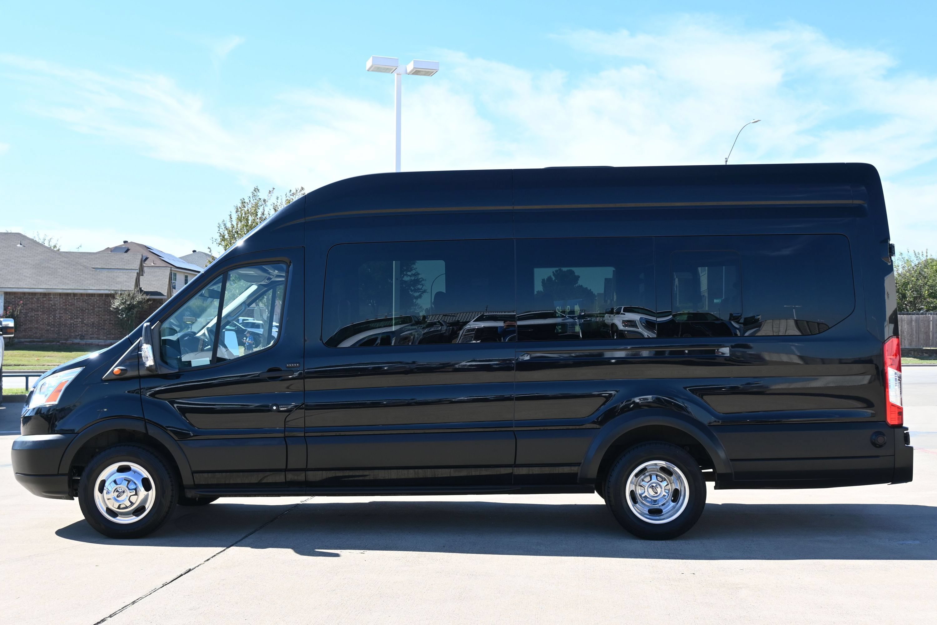 Used 2019 Ford Transit 350 XLT RWD image 5