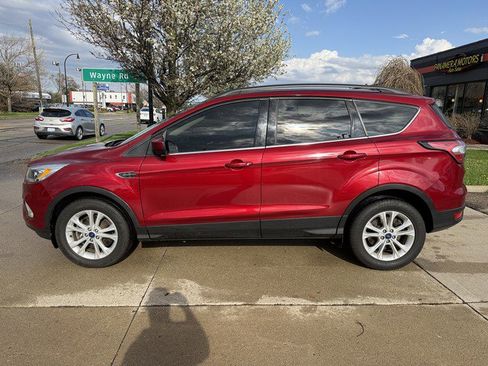 Used 2018 Ford Escape SEL AWD/4WD image 9