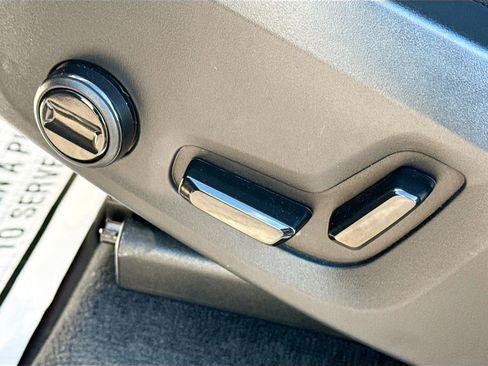 Used 2024 Volvo XC90 B5 Core w/ Climate Package image 27