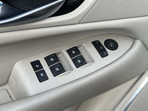 Used 2019 Cadillac Escalade ESV Luxury AWD/4WD image 18