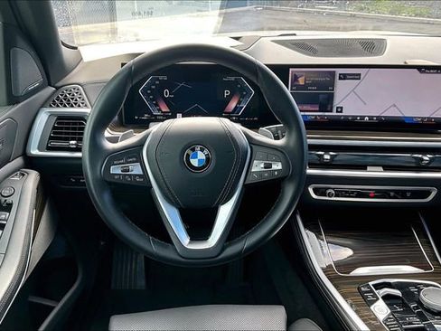 Used 2025 BMW X5 sDrive40i w/ Premium Package image 5