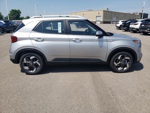 New 2025 Hyundai Venue SEL image 4