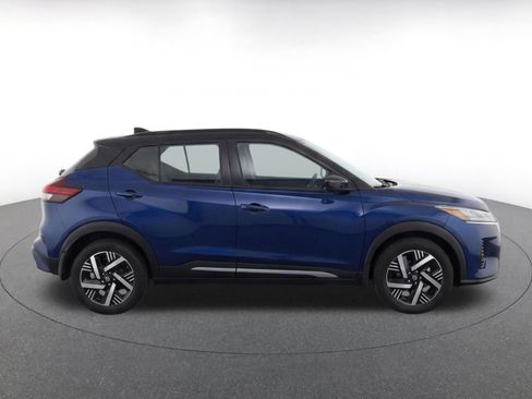 Used 2025 Nissan Kicks SV FWD image 10