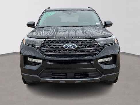 Used 2024 Ford Explorer XLT w/ Equipment Group 202A image 2
