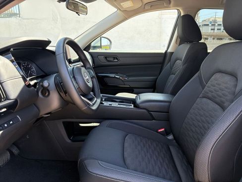 Used 2025 Nissan Pathfinder SV image 29