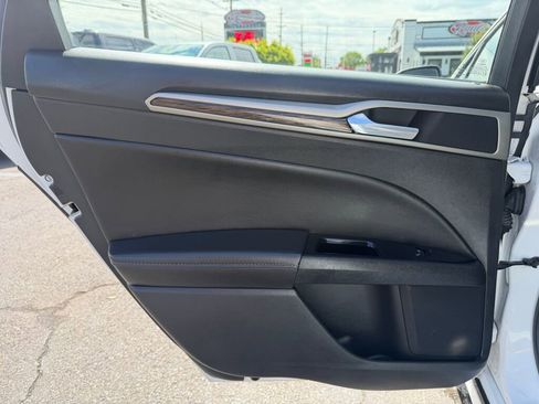 Used 2014 Ford Fusion SE w/ Equipment Group 202A FWD image 19