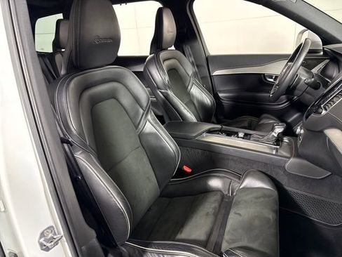 Used 2019 Volvo XC90 T5 R-Design image 12