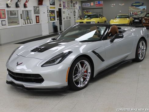 Used 2015 Chevrolet Corvette Stingray Convertible w/ 3LT Preferred Equipment Group RWD image 22