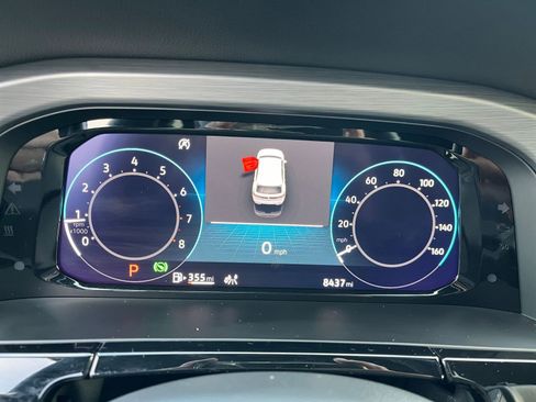 Used 2025 Volkswagen Atlas Cross Sport SE image 40