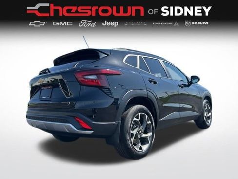 Used 2025 Chevrolet Trax LT FWD image 13