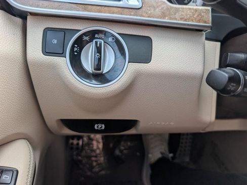 Used 2014 Mercedes-Benz E 350 Sedan image 25