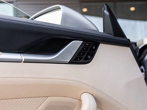 Certified 2021 Porsche 911 Targa 4S Heritage Design image 30