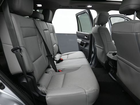 Used 2023 Toyota Sequoia Platinum image 10