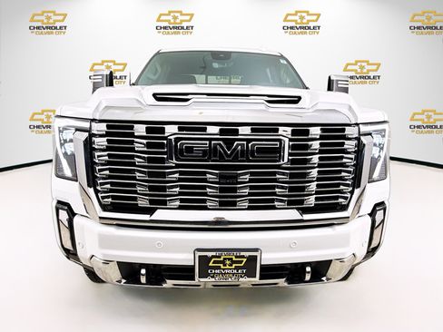 Used 2024 GMC Sierra 2500 Denali w/ Denali Reserve Package image 2