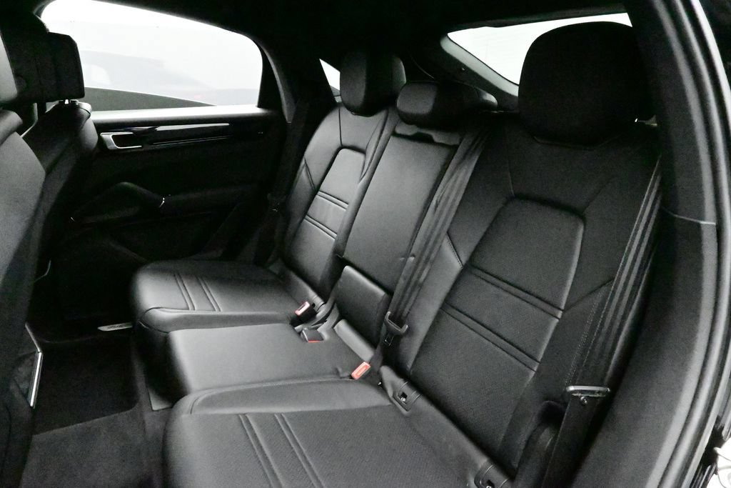 Certified 2023 Porsche Cayenne Coupe w/ Premium Package AWD/4WD image 14