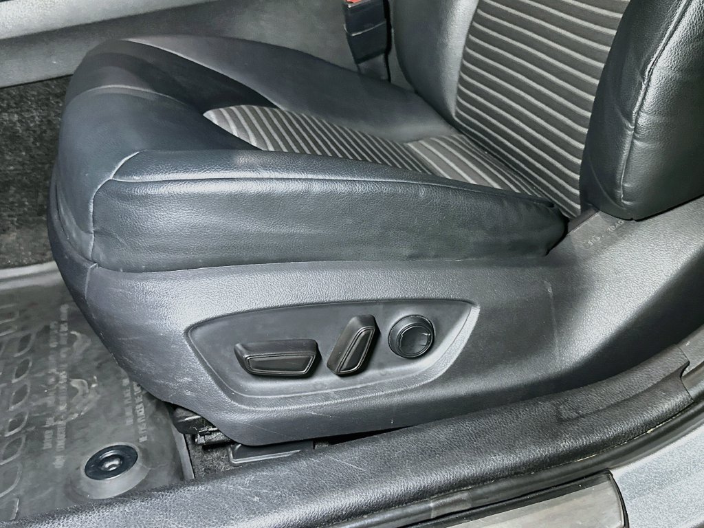 Used 2019 Toyota Camry SE w/ Convenience Package FWD image 19
