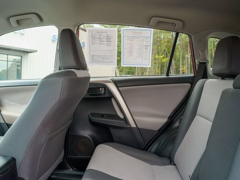 Used 2015 Toyota RAV4 LE FWD image 17