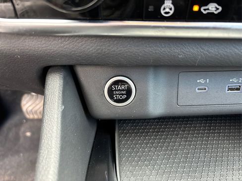 Used 2023 Nissan Rogue SV w/ SV Premium Package image 34