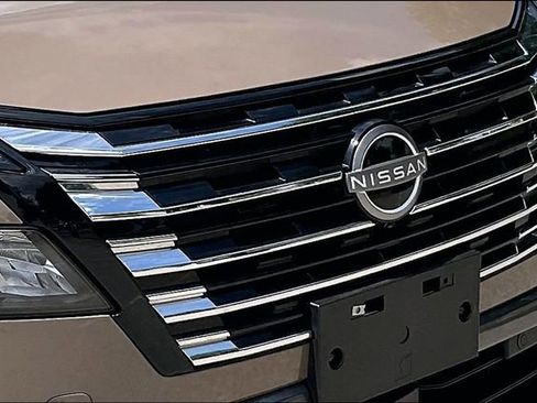 Certified 2025 Nissan Rogue SL w/ Tech Package FWD image 26